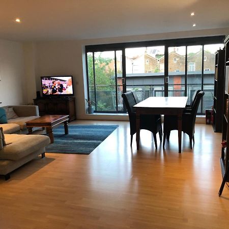 Spacious, Bright And Modern Flat In Holloway London Kültér fotó